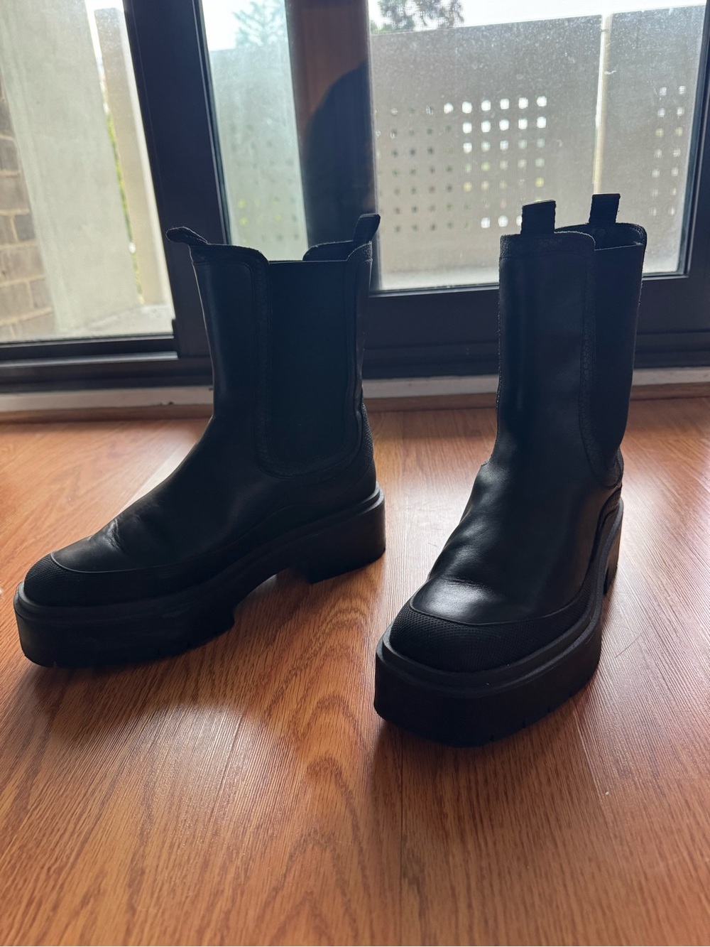 Black Platform Chelsea Lugg Boots - Women